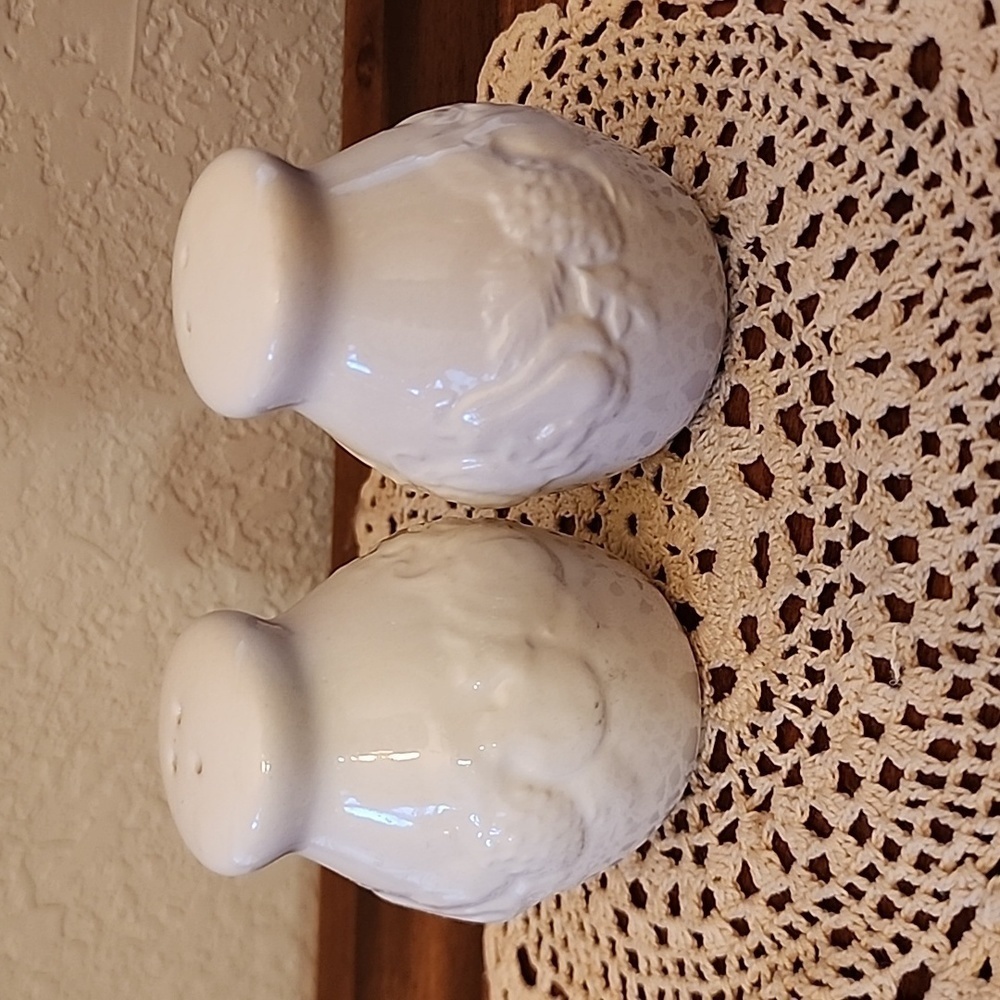 Salt & Pepper Shakers White w/ Raised Pumpkins, Squash, Sunflowers, Pineapples - Picture 4 of 6